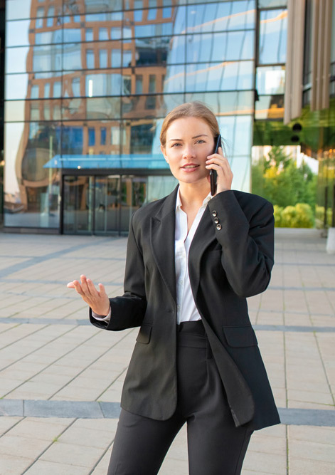 cadre d'entreprise à la recherche d'une société de transport comme Magena transports